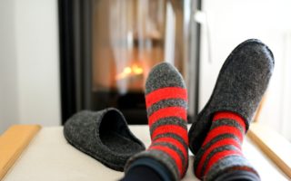 chaussons chauffants feu de cheminée