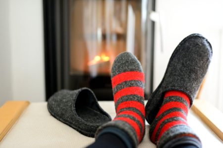 chaussons chauffants feu de cheminée