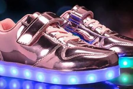 chaussures lumineuses brillantes
