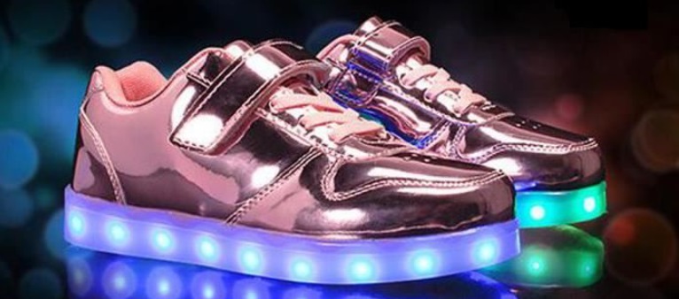 chaussures lumineuses brillantes